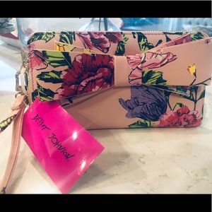 NWT Betsey Johnson clutch